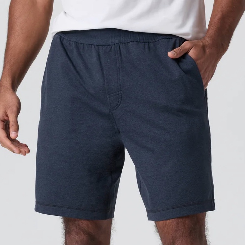 NWT vuori coronado short 8.5” size small in midnight heather